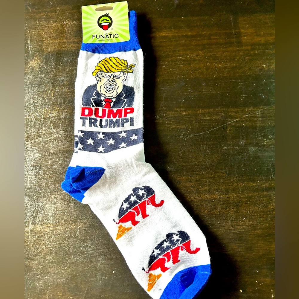 NWT  ‘Dump Trump’ socks